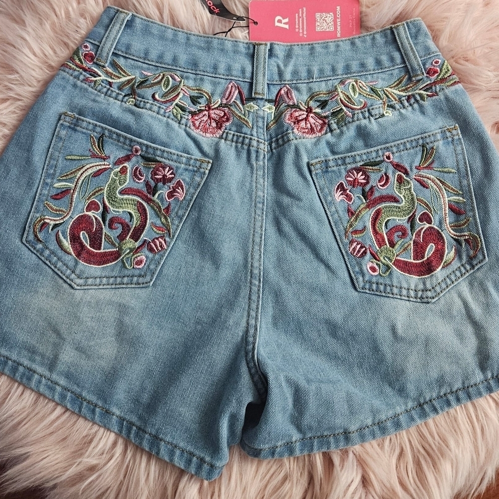 ROMWE Blue and Red Jean Shorts with Embroidered Details